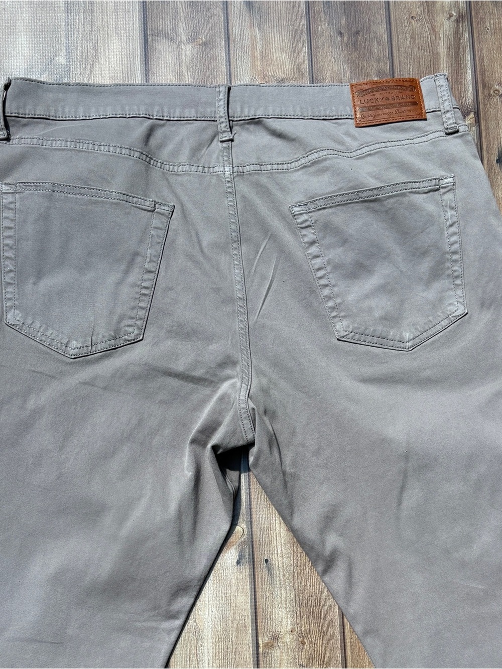 Lucky Brand 410 Athletic Straight Pants Men’s 38x32 Gray